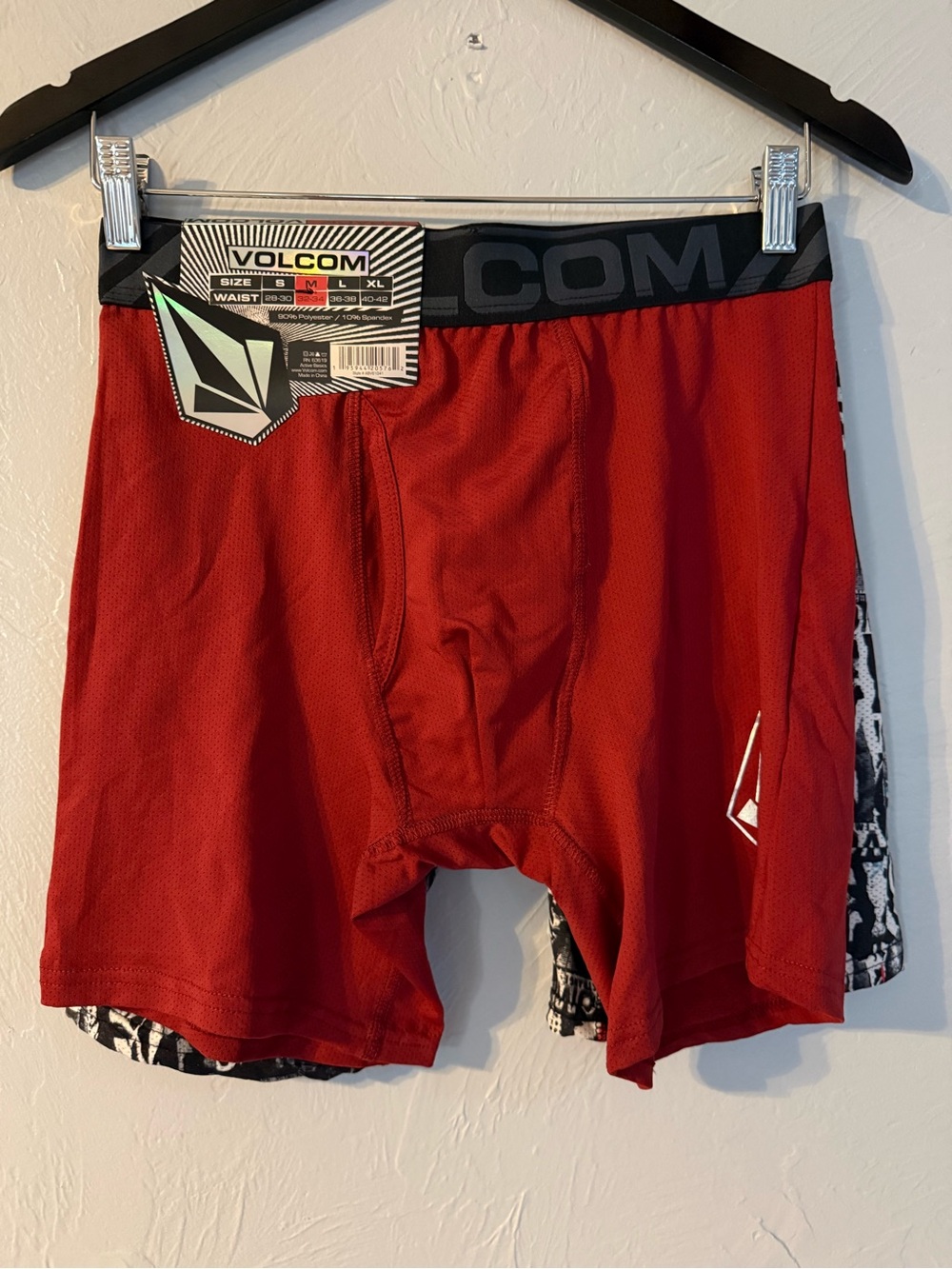 NWT Volcom Men’s 2 Pack Boxer Briefs Medium Red Graphic Performance Stretch - Picture 2 of 5